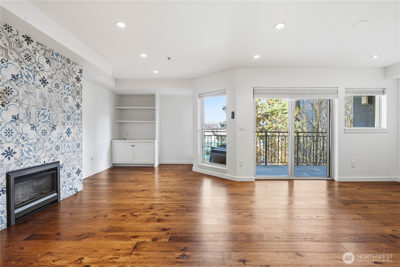 701 Galer St #609, Seattle, WA 98109, photo 3 of 31