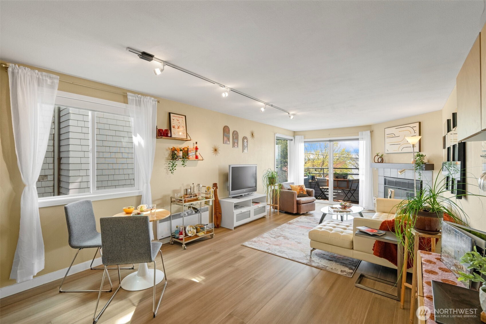 3142 Alki Avenue SW #303, Seattle, WA 98116, photo 3 of 37