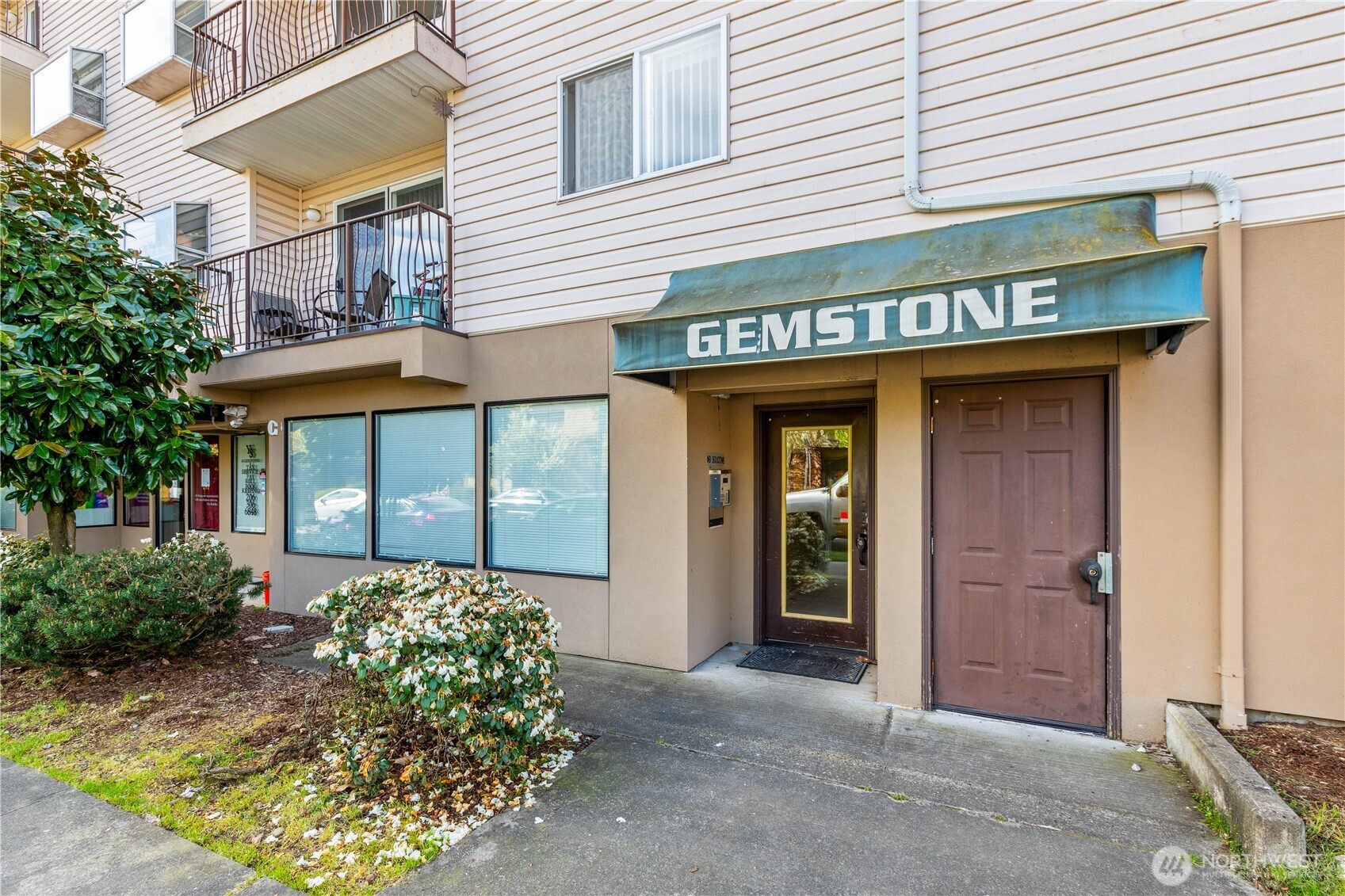 12056 15th Avenue NE #404, Seattle, WA 98125-5062, photo 2 of 2