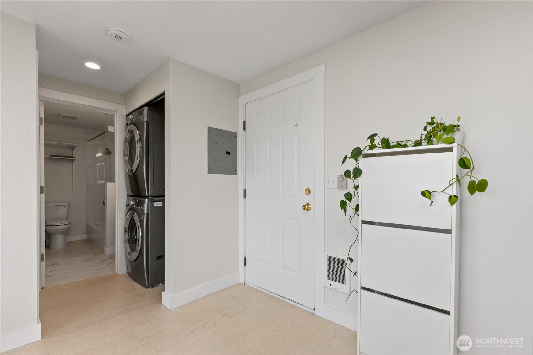 12056 15th Avenue NE #404, Seattle, WA 98125-5062, photo 3 of 30