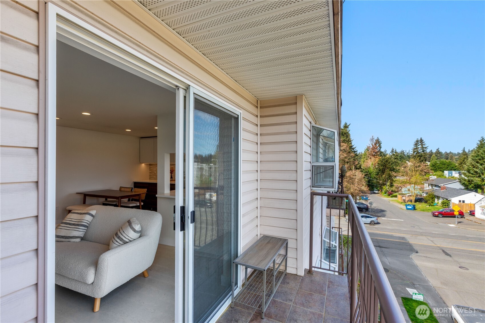 12056 15th Avenue NE #404, Seattle, WA 98125-5062, photo 2 of 30