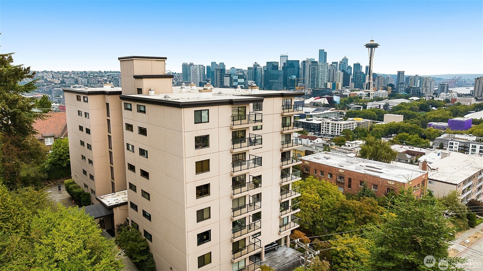 100 Ward Street #104, Seattle, WA 98109-3630, photo 2 of 40