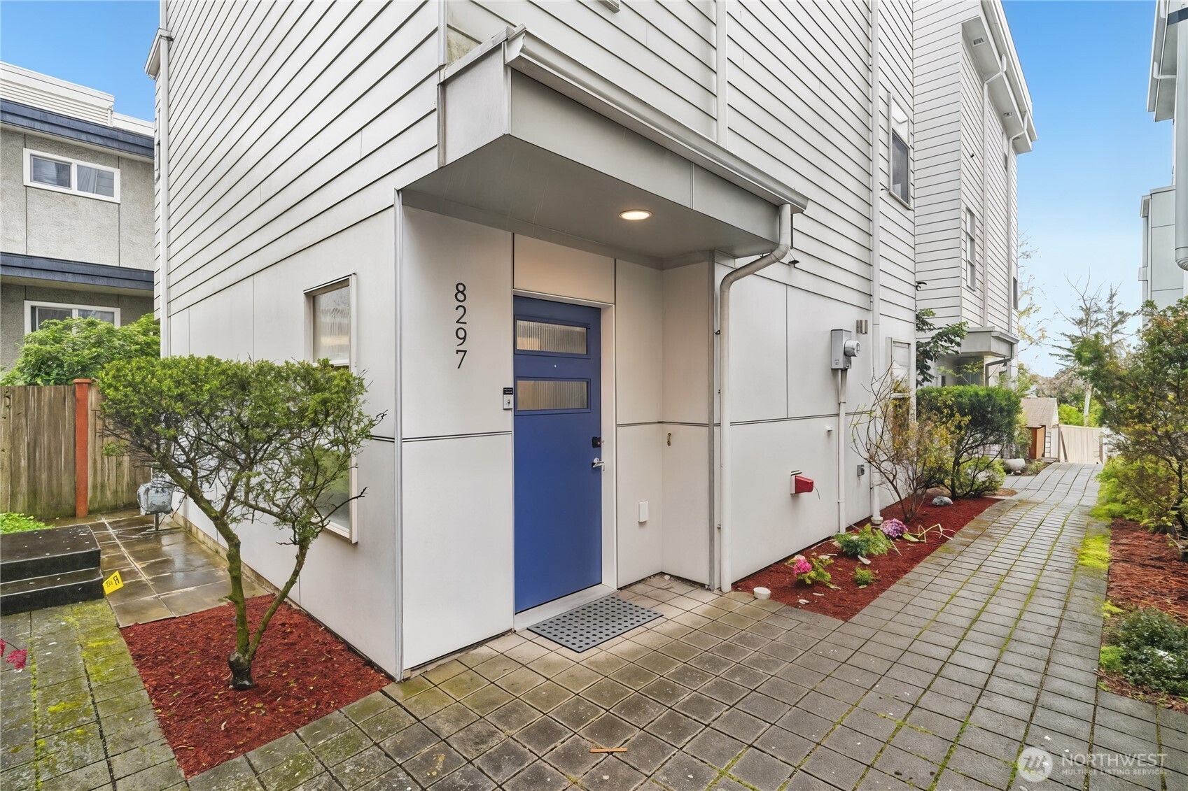 8297 5th Avenue NE, Seattle, WA 98115-4116, photo 2 of 2