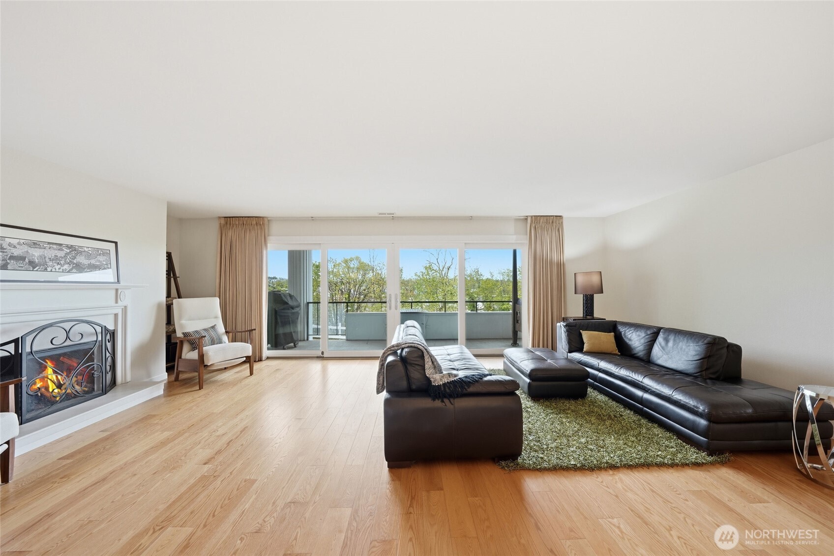 2565 Dexter Avenue N #103, Seattle, WA 98109, photo 2 of 39