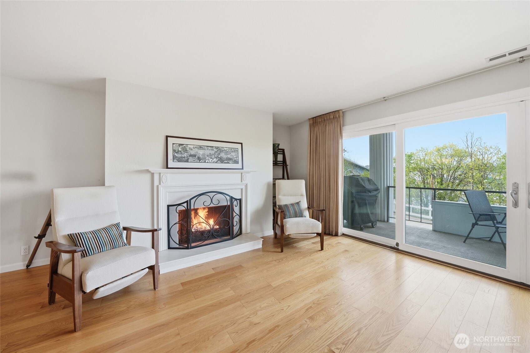 2565 Dexter Avenue N #103, Seattle, WA 98109, photo 3 of 39