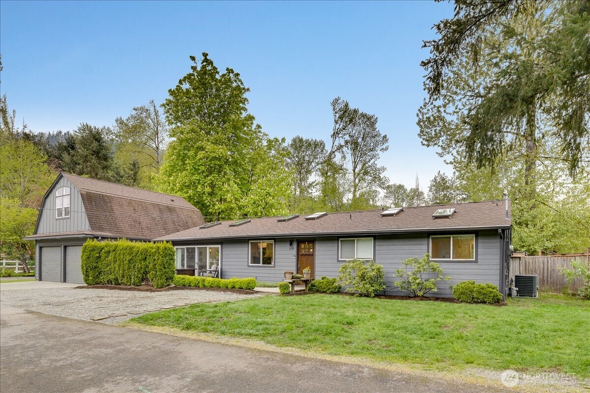 1109 Lewis Lane SE, Issaquah, WA 98027, photo 2 of 2