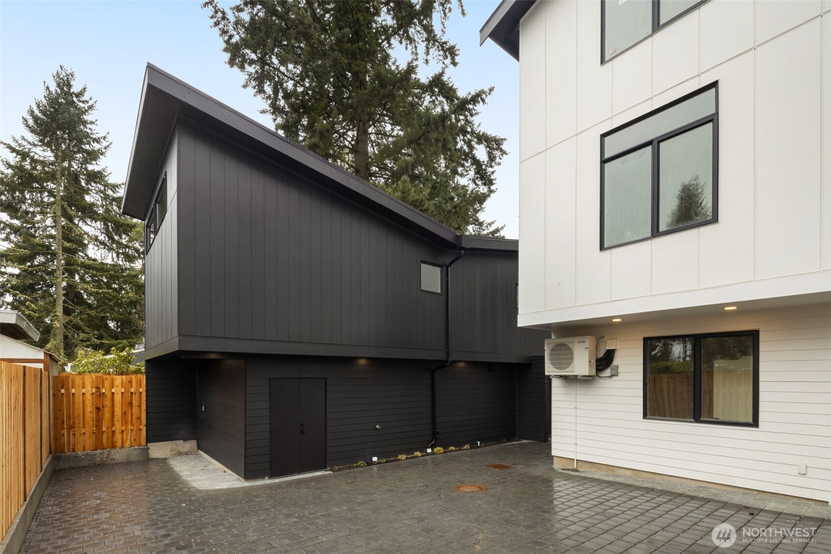 14035 Densmore Avenue N, Seattle, WA 98133, photo 2 of 26