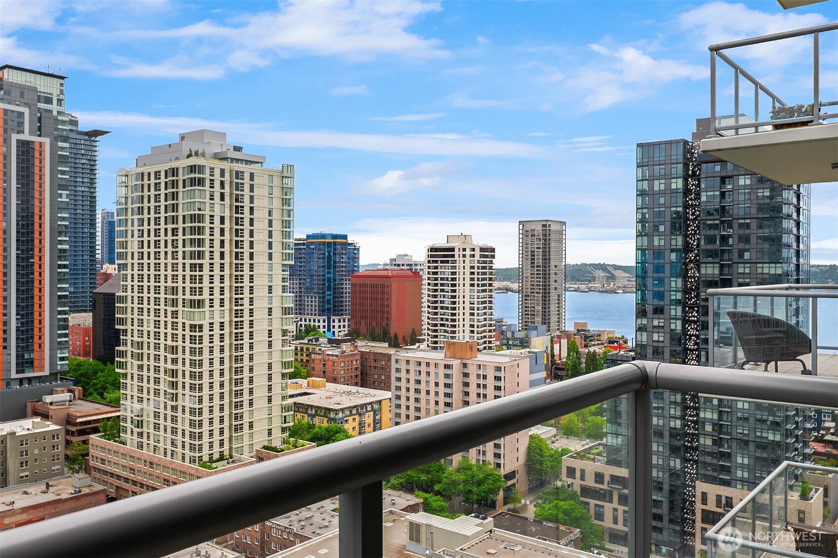 583 Battery Street #2208N
