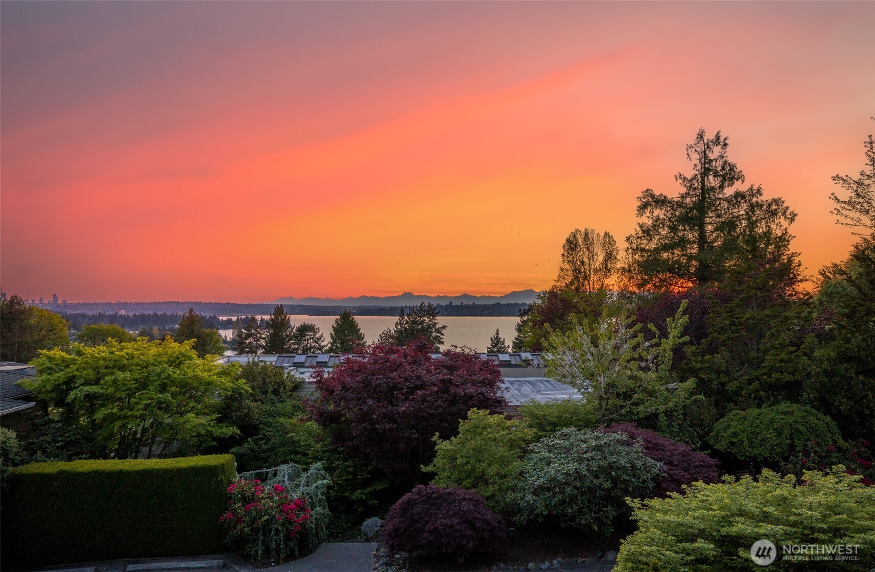 10419 NE 53RD Street, Kirkland, WA 98033, photo 2 of 4
