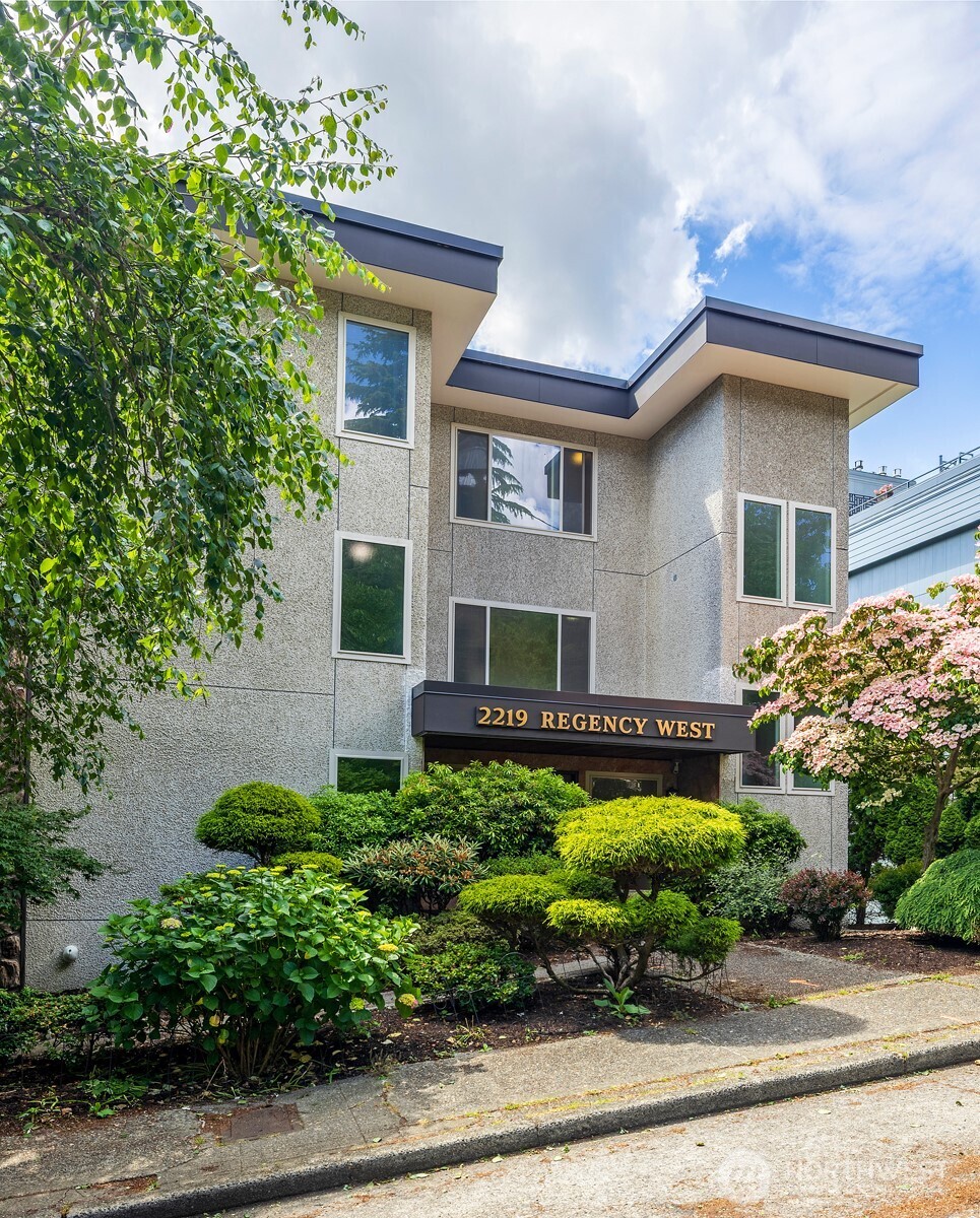 2219 13th Avenue W #5, Seattle, WA 98119, photo 2 of 33