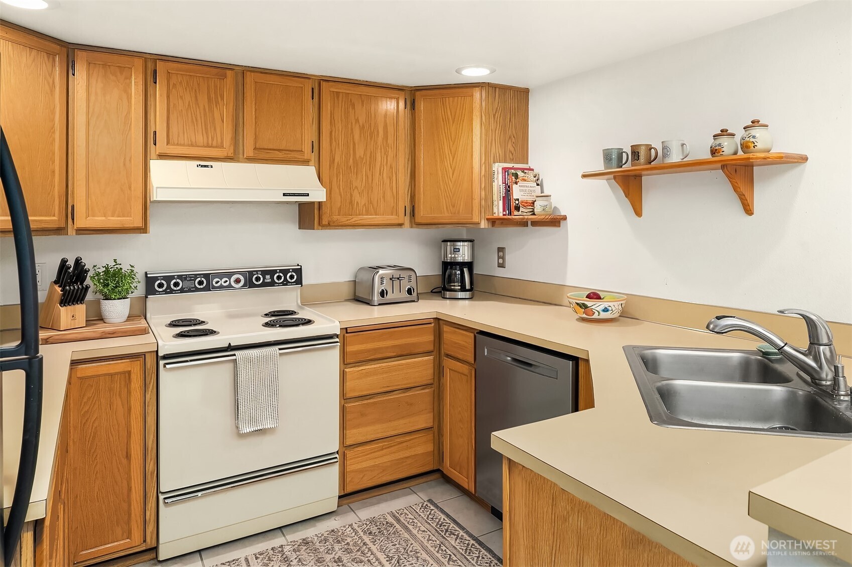 118 SW 116th Street #D32, Seattle, WA 98146, photo 4 of 11