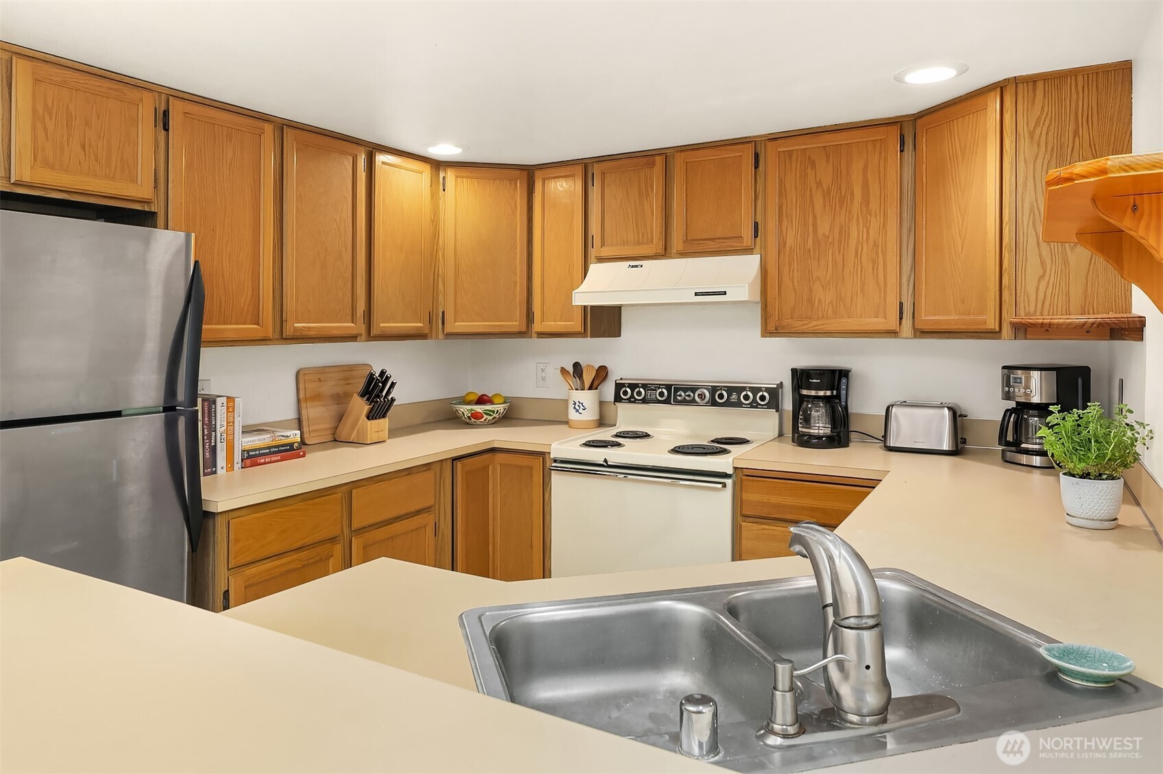 118 SW 116th Street #D32, Seattle, WA 98146, photo 5 of 11
