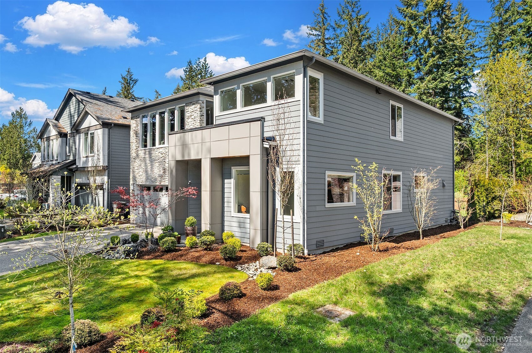 7226 NE 129th Street, Kirkland, WA 98034, photo 2 of 2