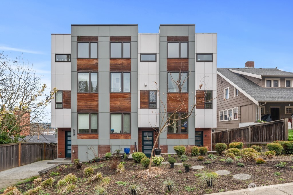 9266 50th Avenue S #C, Seattle, WA 98118, photo 2 of 31