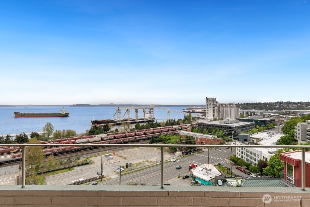 521 5th Avenue W #805