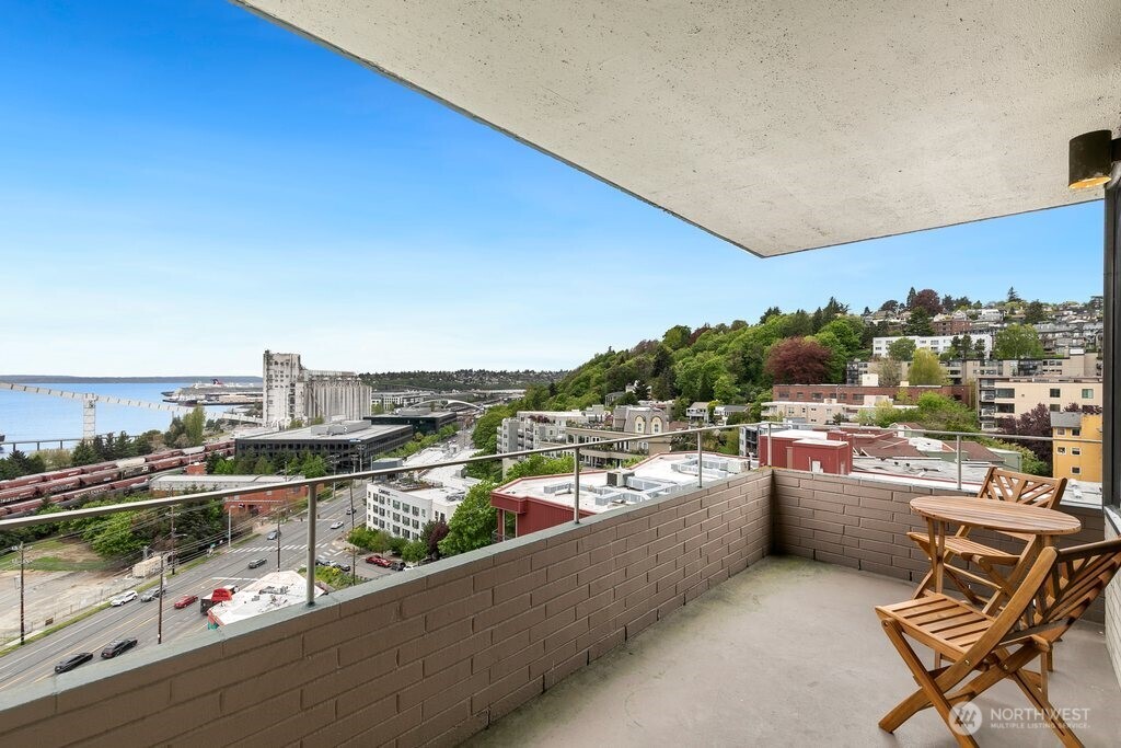 521 5th Avenue W #805, Seattle, WA 98119, photo 4 of 26