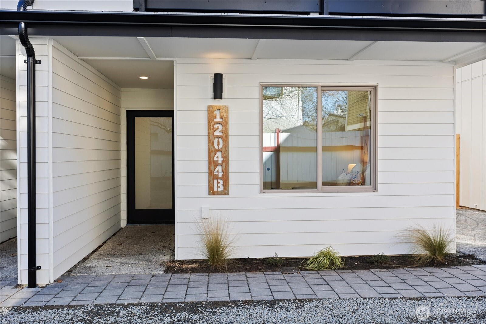 12044 Hiram Place NE #B, Seattle, WA 98125, photo 2 of 17