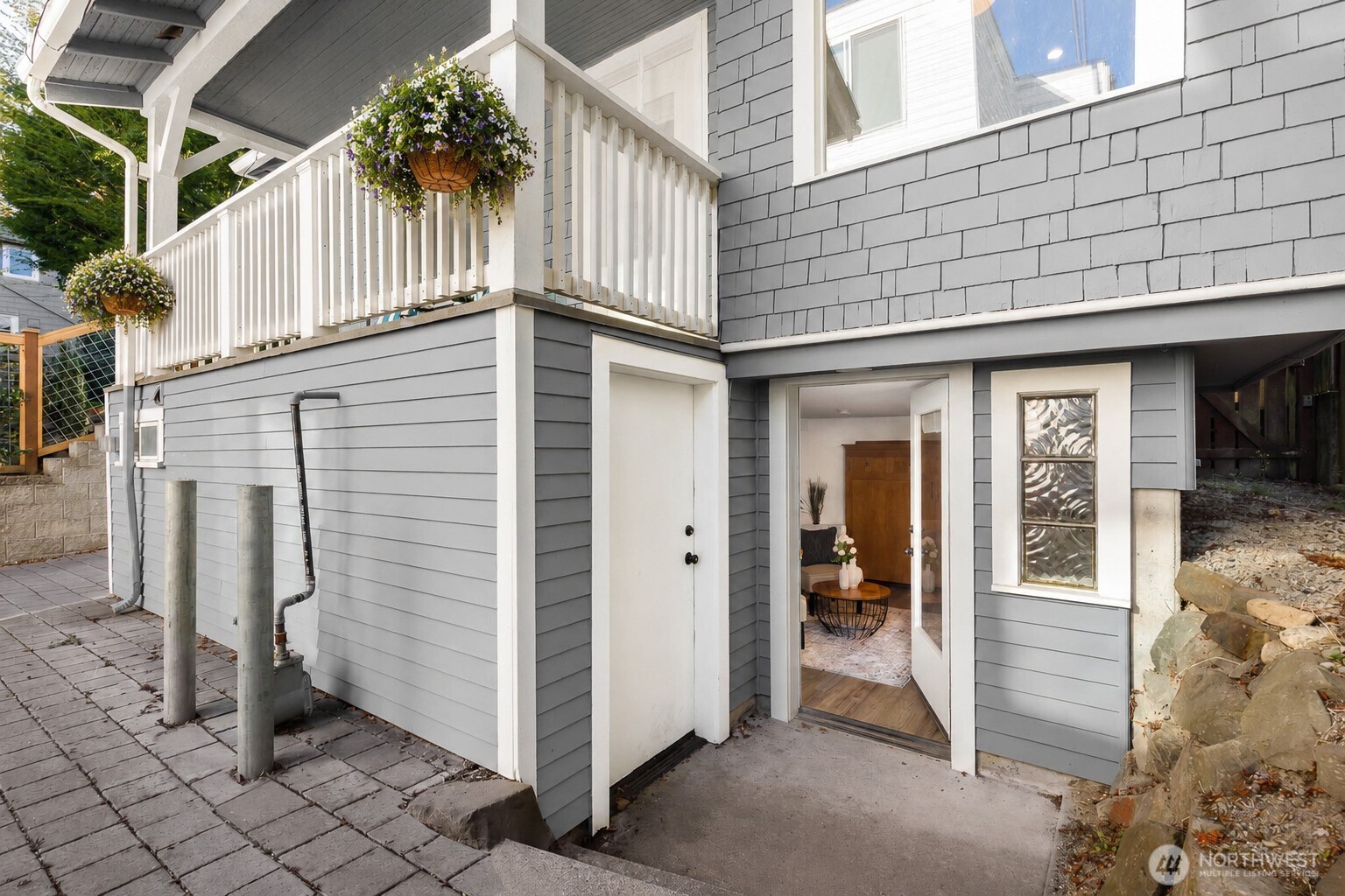 2423 3rd Avenue W, Seattle, WA 98119, photo 3 of 37