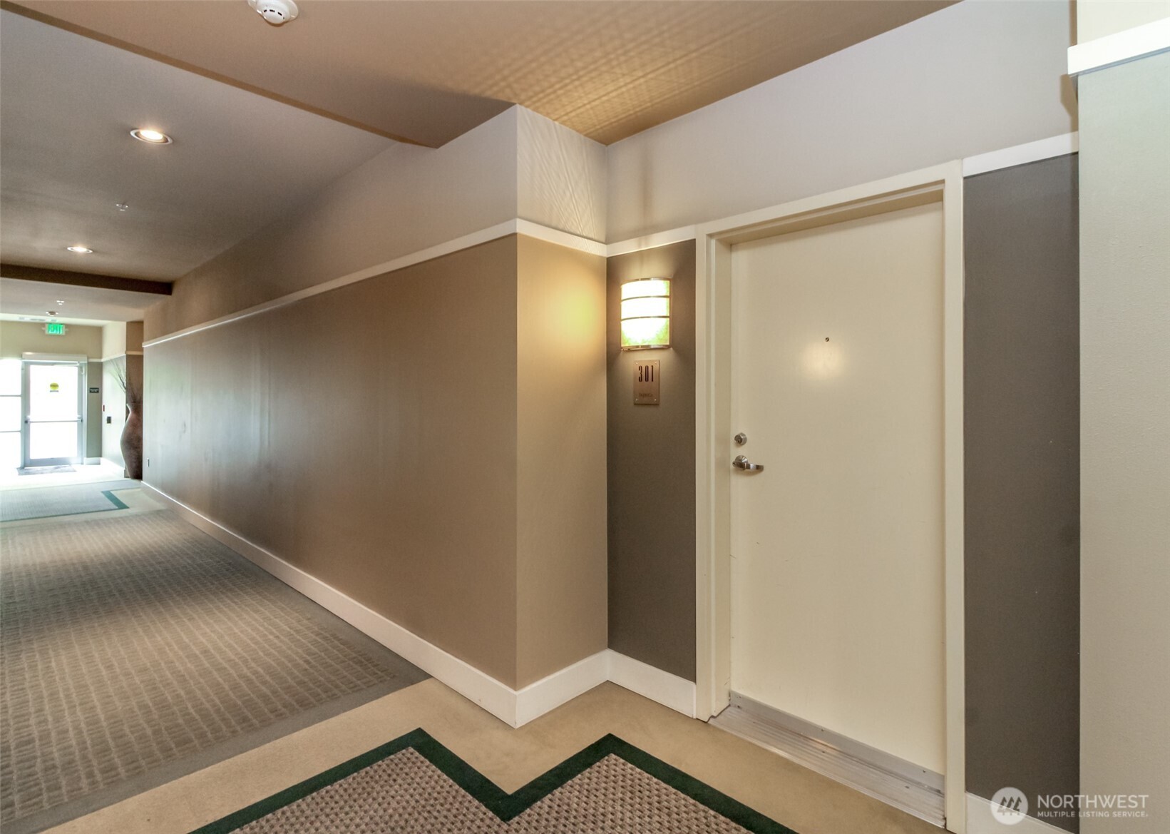 17 W Mercer Street #301, Seattle, WA 98119, photo 4 of 39