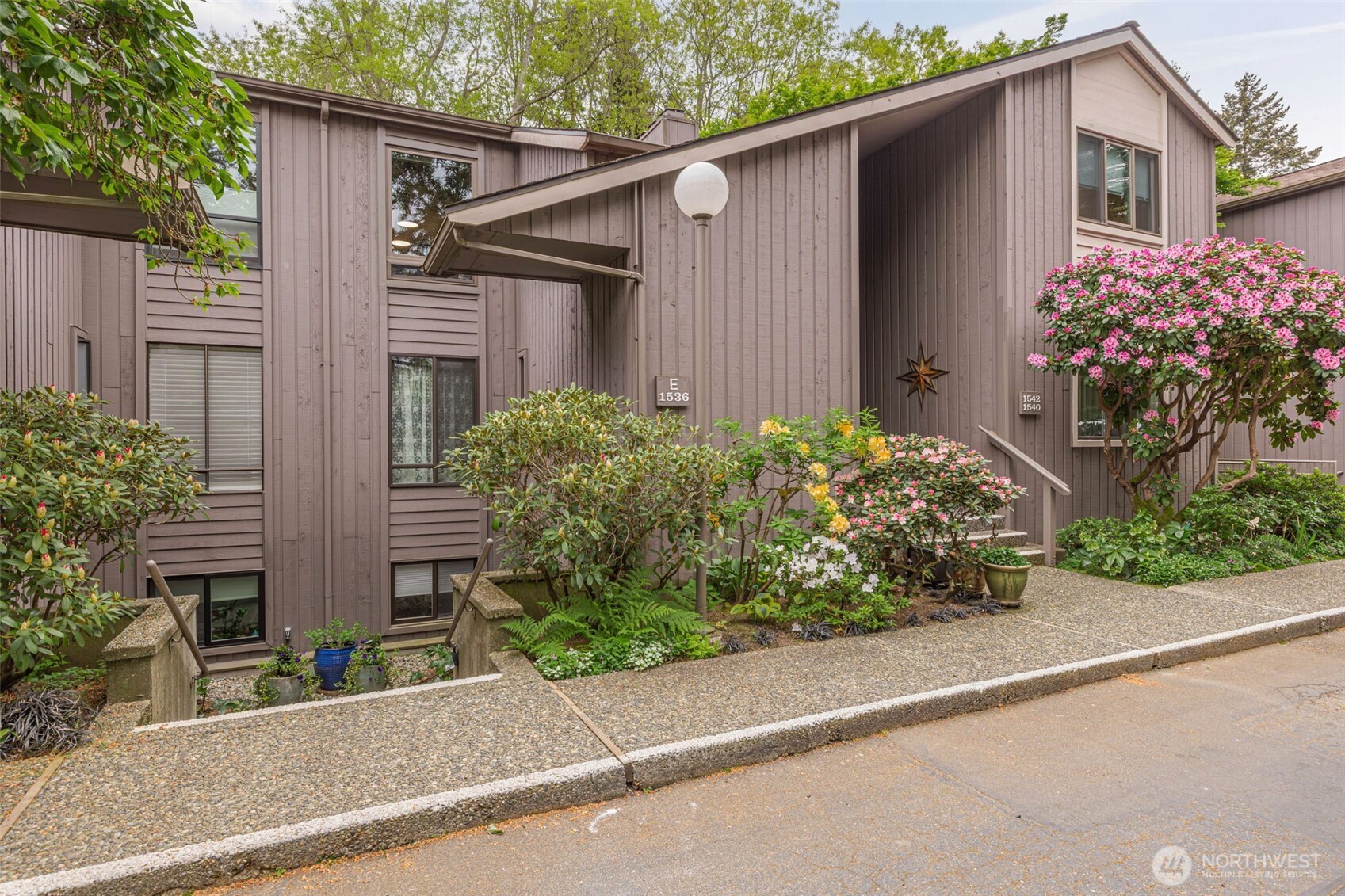 1542 NE 140th Street #E6, Seattle, WA 98125, photo 2 of 39