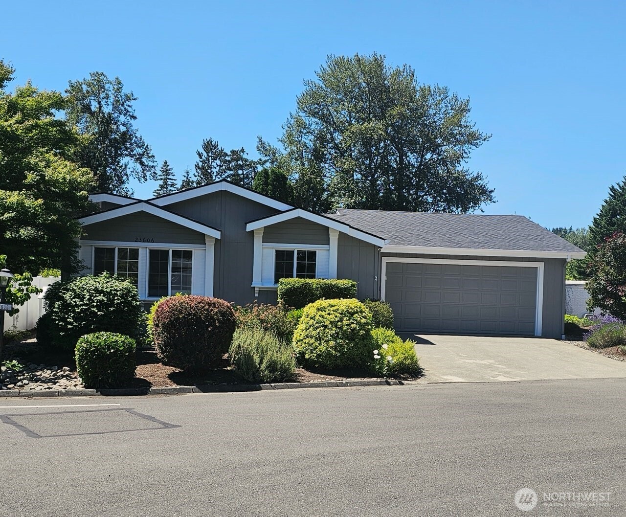 23606 Lake Dr W, Bothell, WA 98021, photo 2 of 2