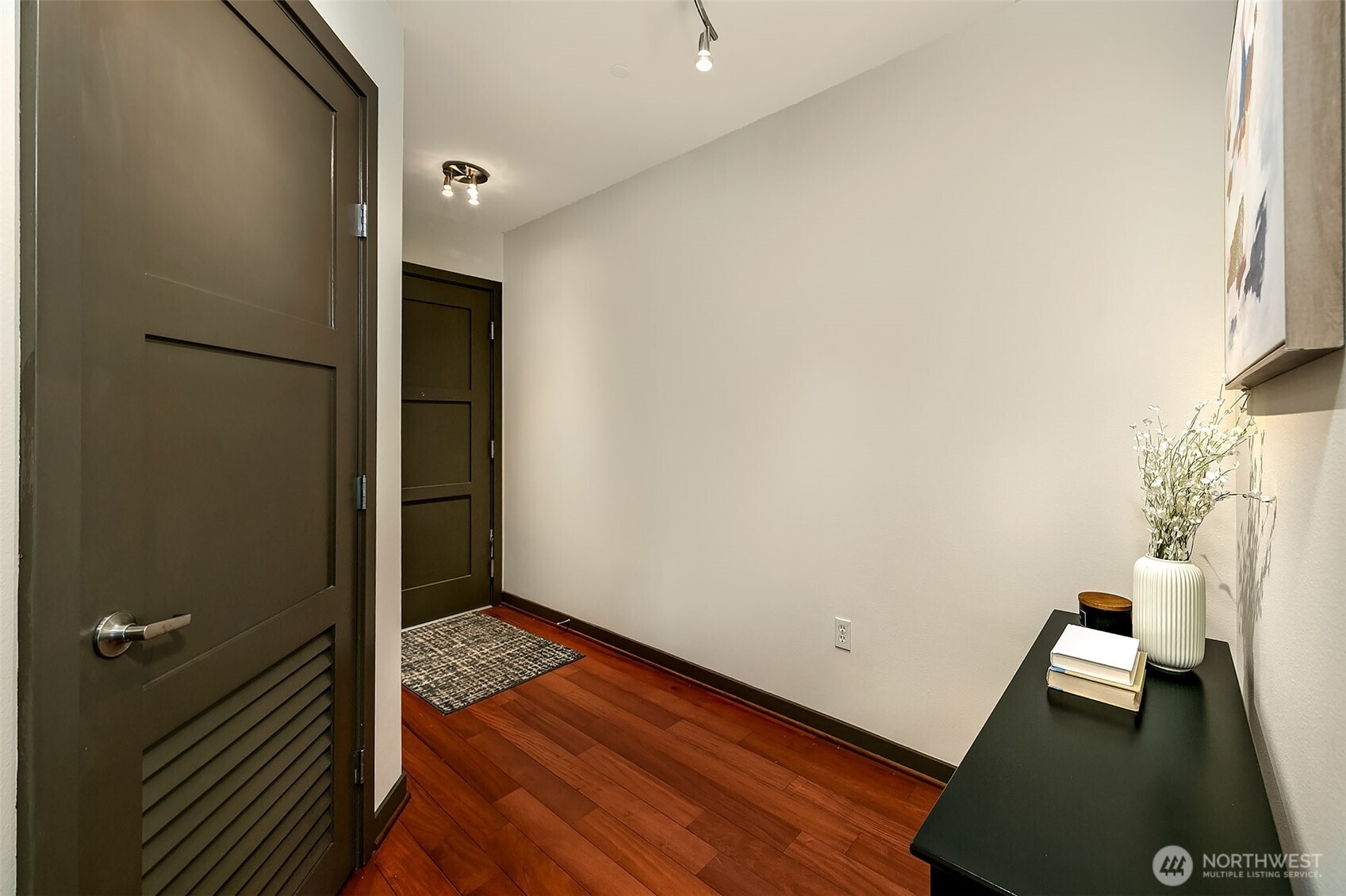 413 NE 70th Street #301, Seattle, WA 98115, photo 4 of 21