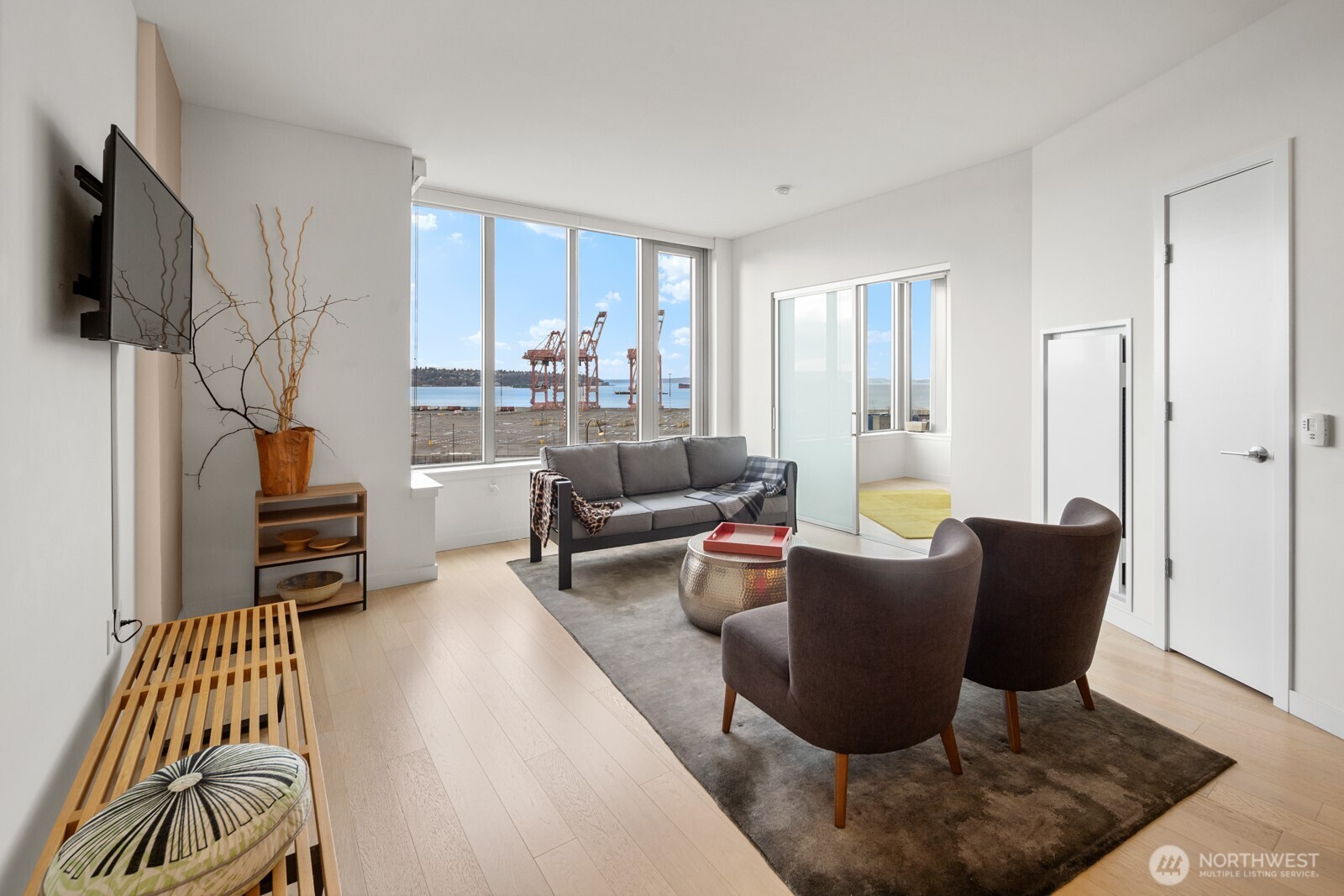 590 1st Avenue S #901, Seattle, WA 98104, photo 2 of 40