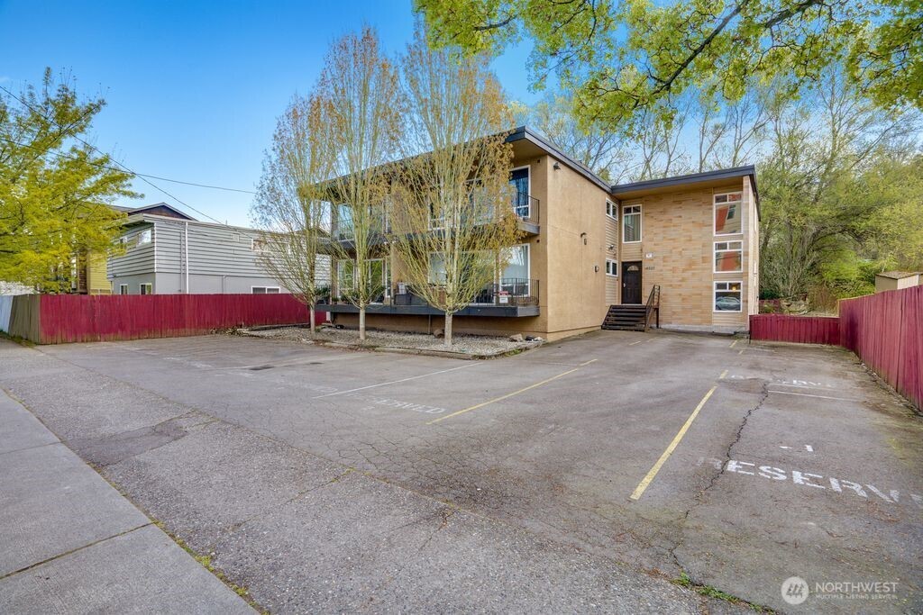 4525 S Henderson Street #302, Seattle, WA 98118, photo 2 of 26