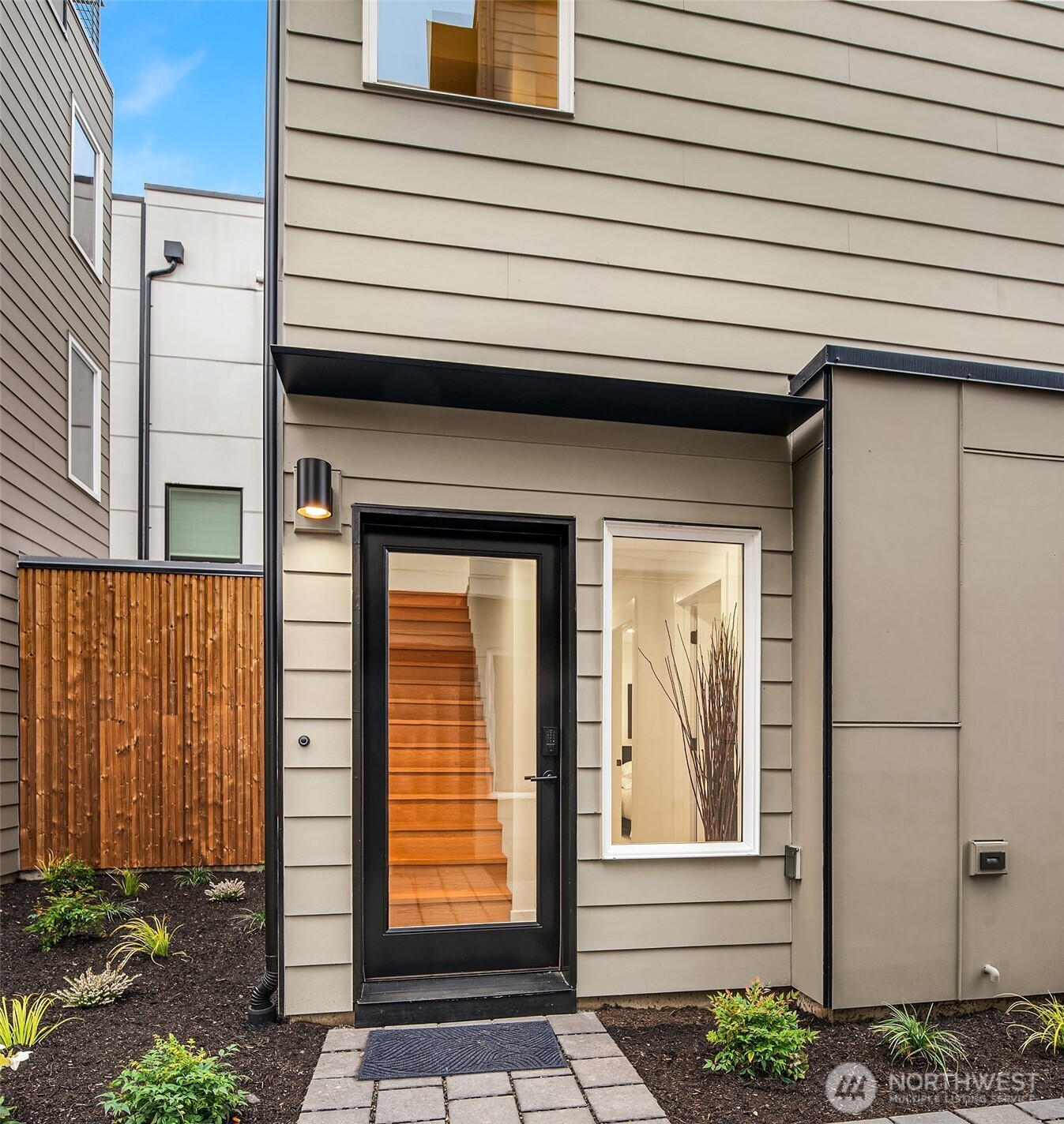 1457 22nd Avenue #A, Seattle, WA 98122, photo 2 of 15