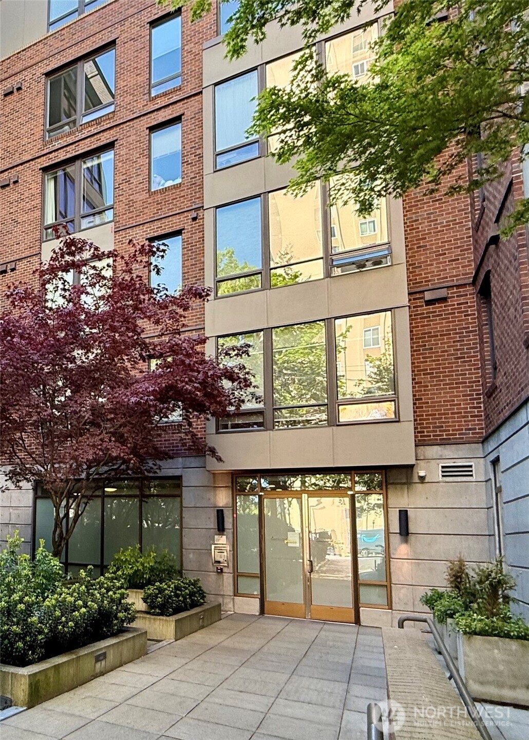 4547 8th Avenue NE #204, Seattle, WA 98105, photo 3 of 9