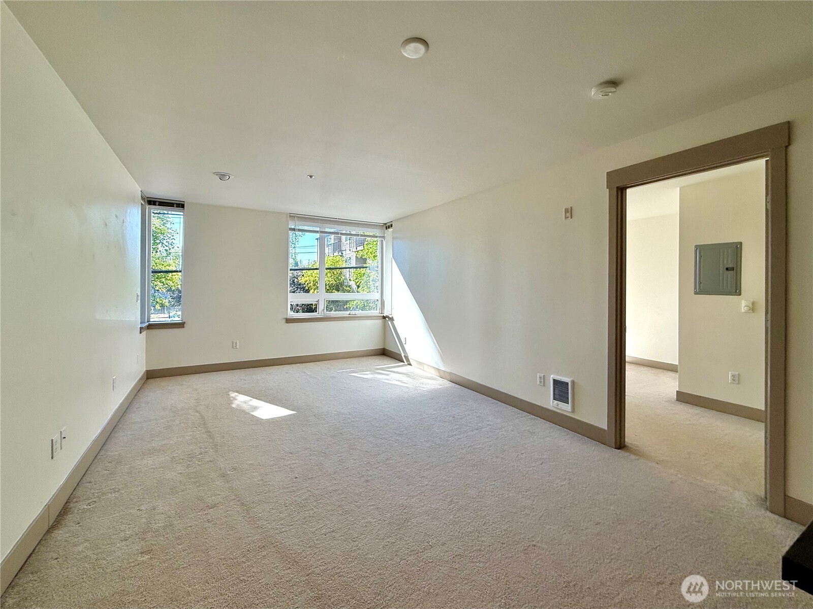 4547 8th Avenue NE #204, Seattle, WA 98105, photo 5 of 9