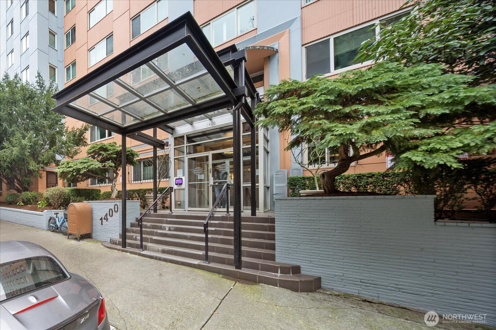 1400 Hubbell Place #512