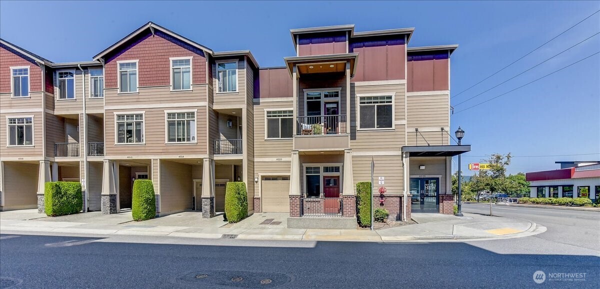 4020 NE 3rd Place #B