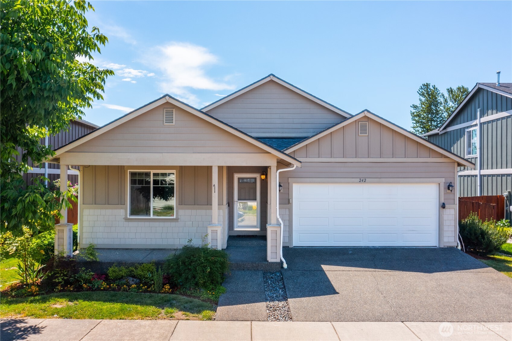 242 Riggs Drive E, Enumclaw, WA 98022, photo 2 of 2