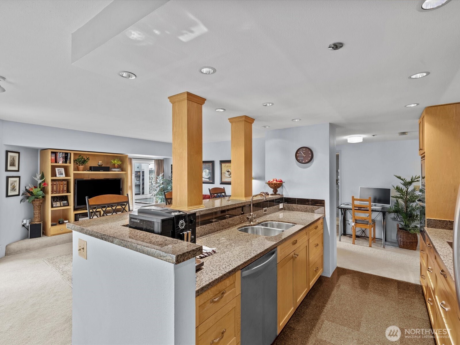 121 Vine Street #601, Seattle, WA 98121, photo 2 of 40