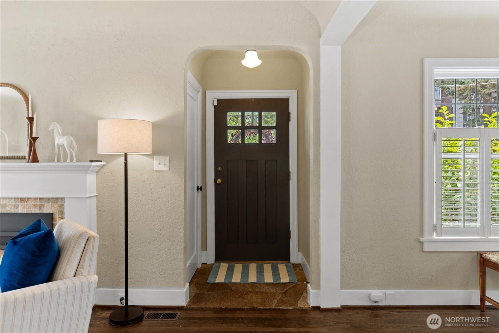 1020 NE 100th Street, Seattle, WA 98125, photo 4 of 38