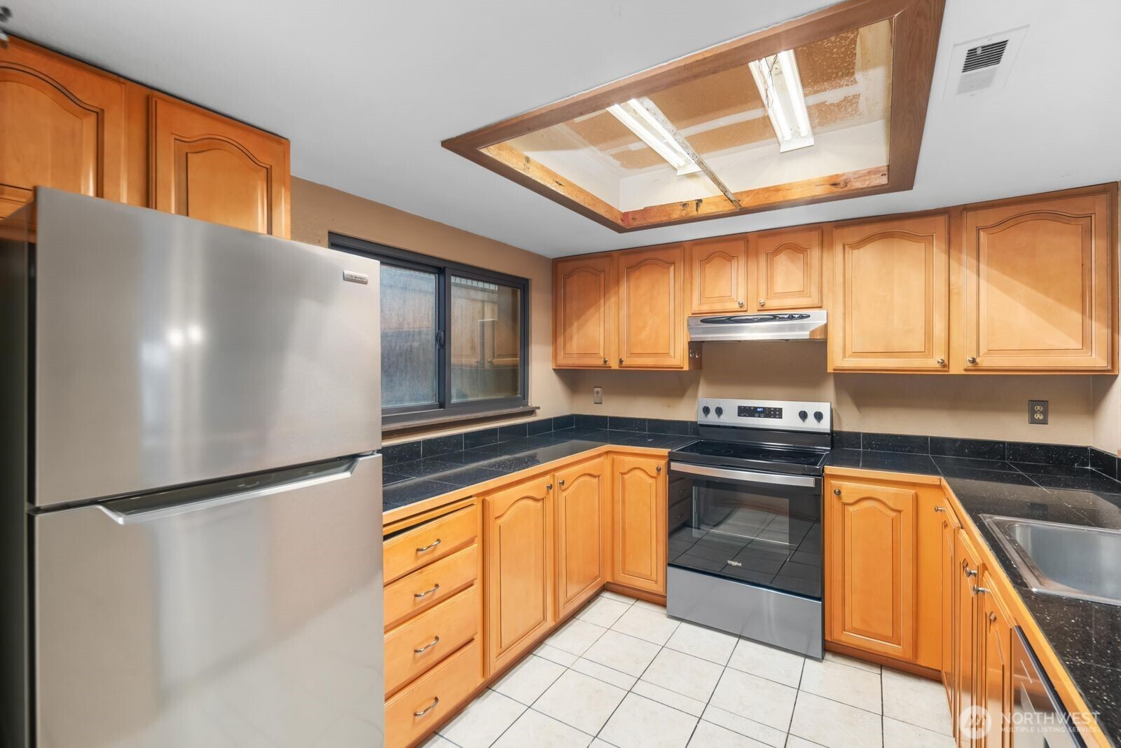 323 SW 112th Street #102, Seattle, WA 98146, photo 5 of 32