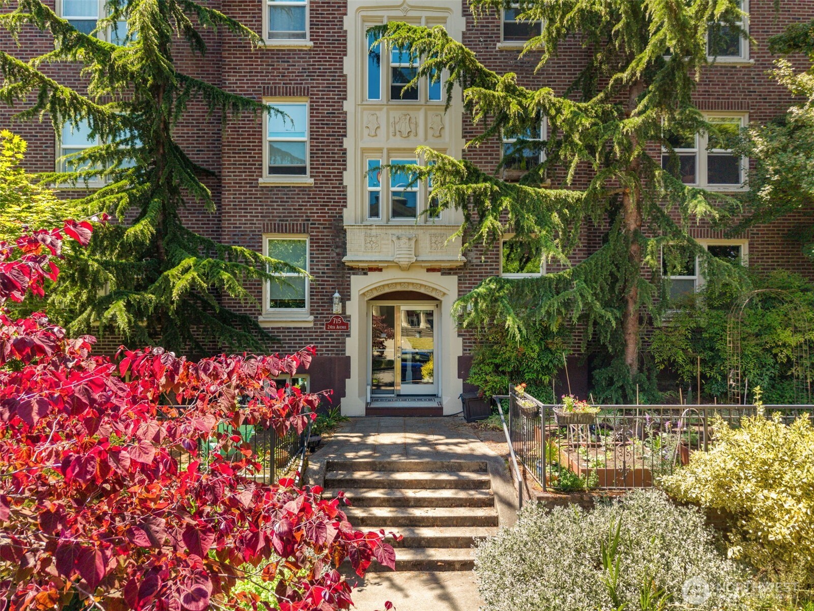 715 24th Avenue #306, Seattle, WA 98122, photo 2 of 27