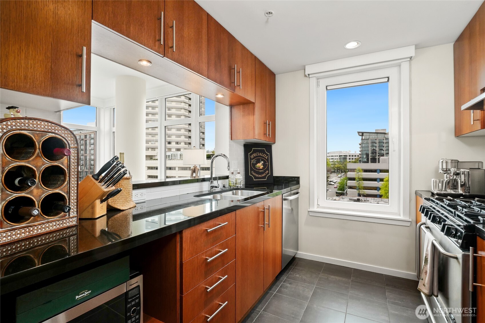 2721 1st Avenue ##805, Seattle, WA 98121, photo 5 of 31