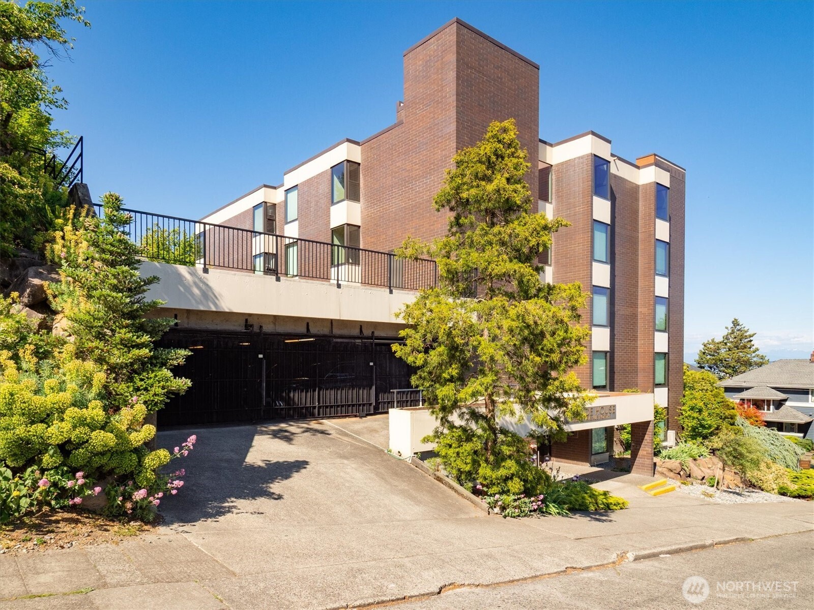1605 5th Avenue N #302, Seattle, WA 98109, photo 3 of 29
