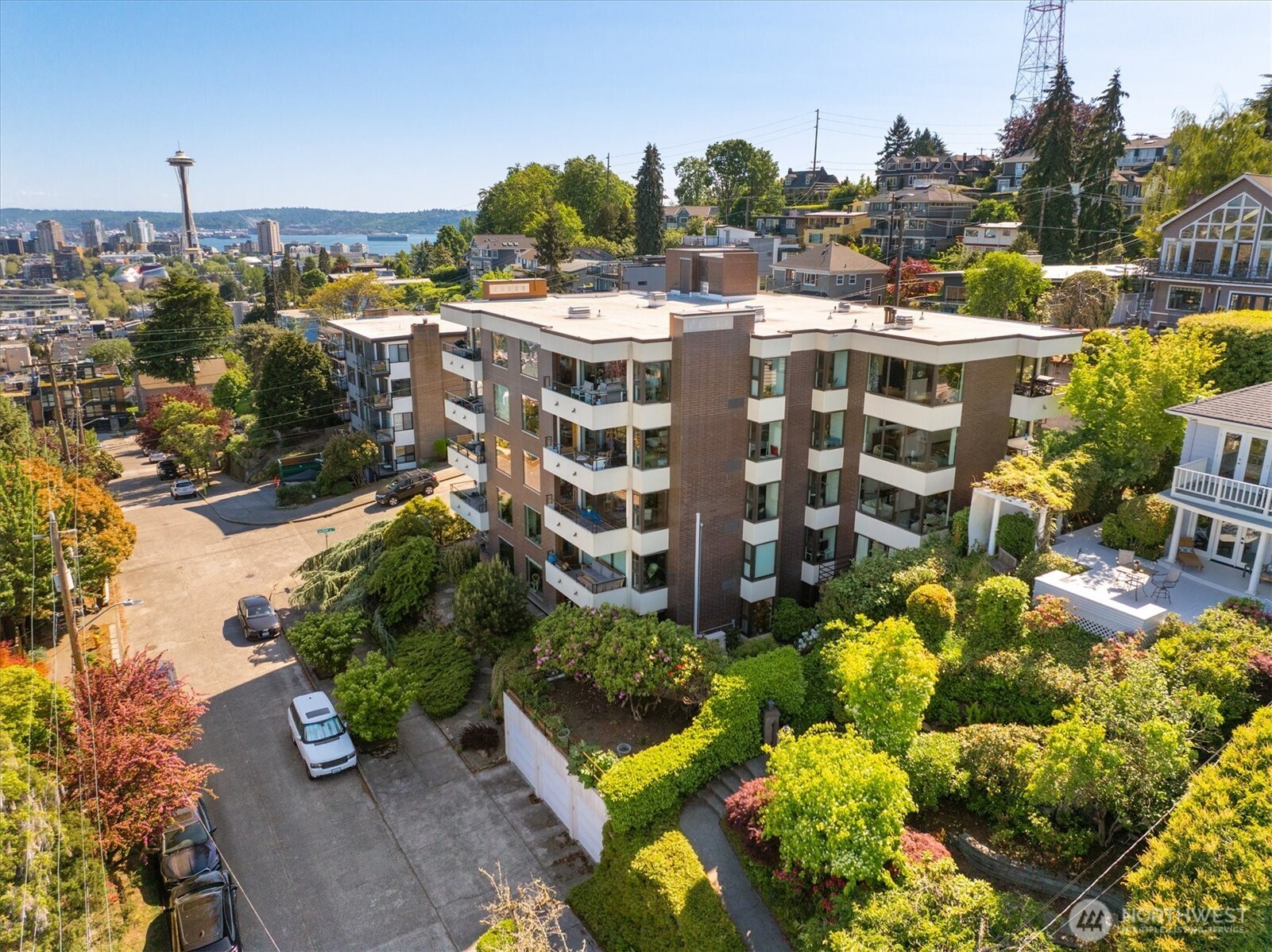 1605 5th Avenue N #302, Seattle, WA 98109, photo 2 of 29