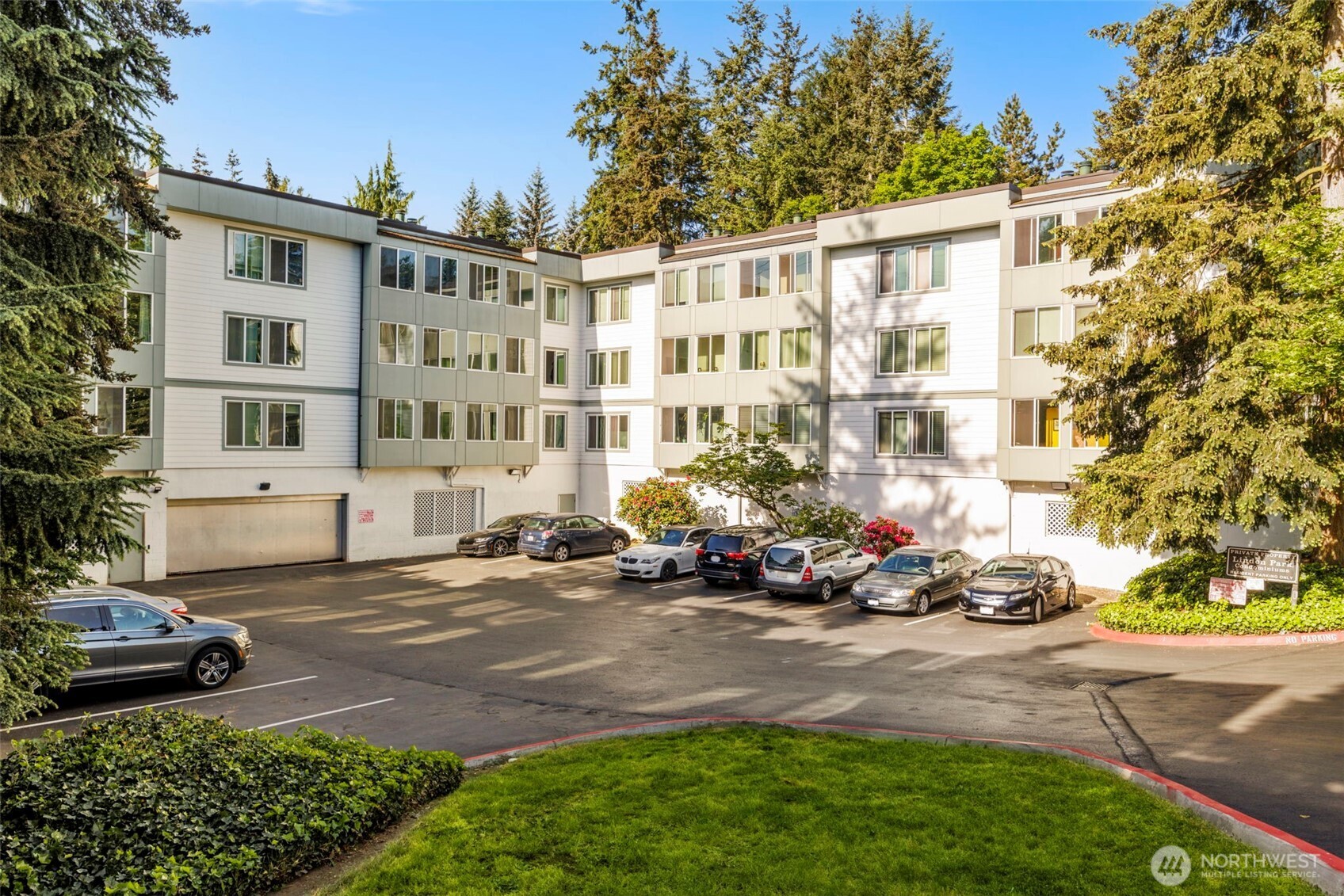 13717 Linden Avenue N #221, Seattle, WA 98133, photo 4 of 29