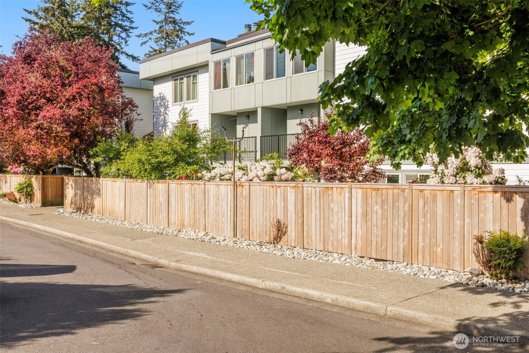 13717 Linden Avenue N #221, Seattle, WA 98133, photo 3 of 29