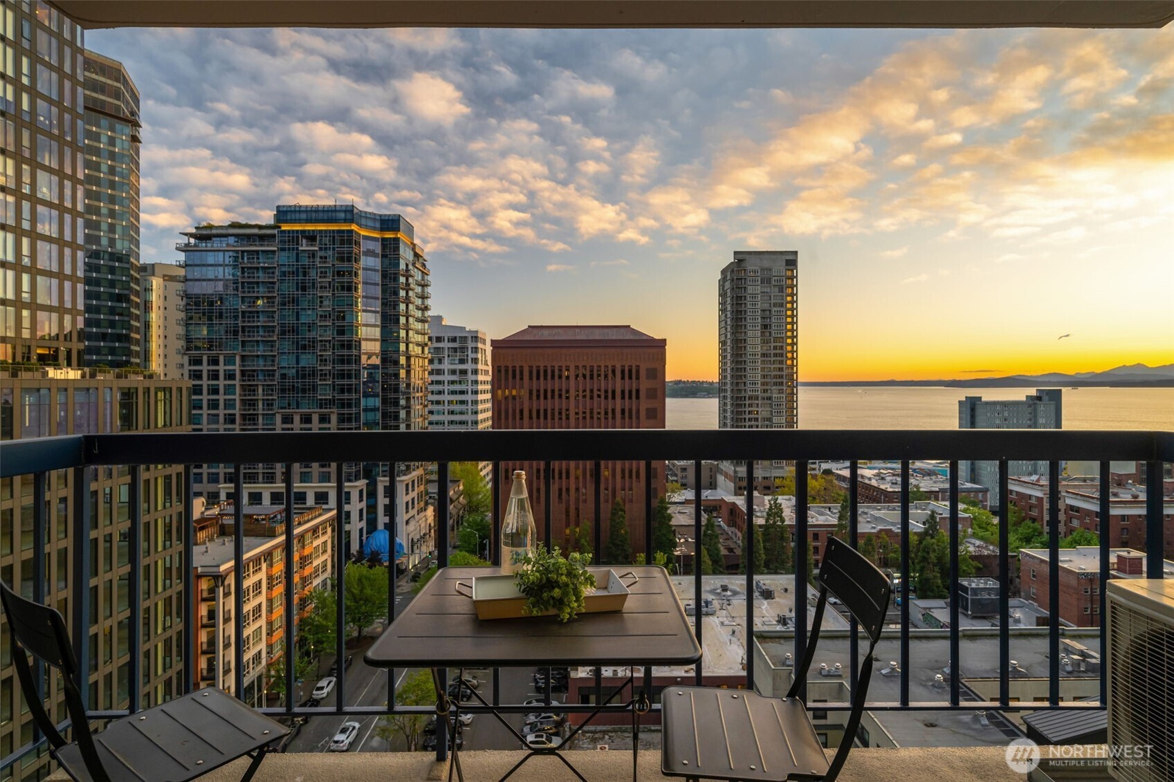 2100 3rd Avenue #1702, Seattle, WA 98121, photo 3 of 37