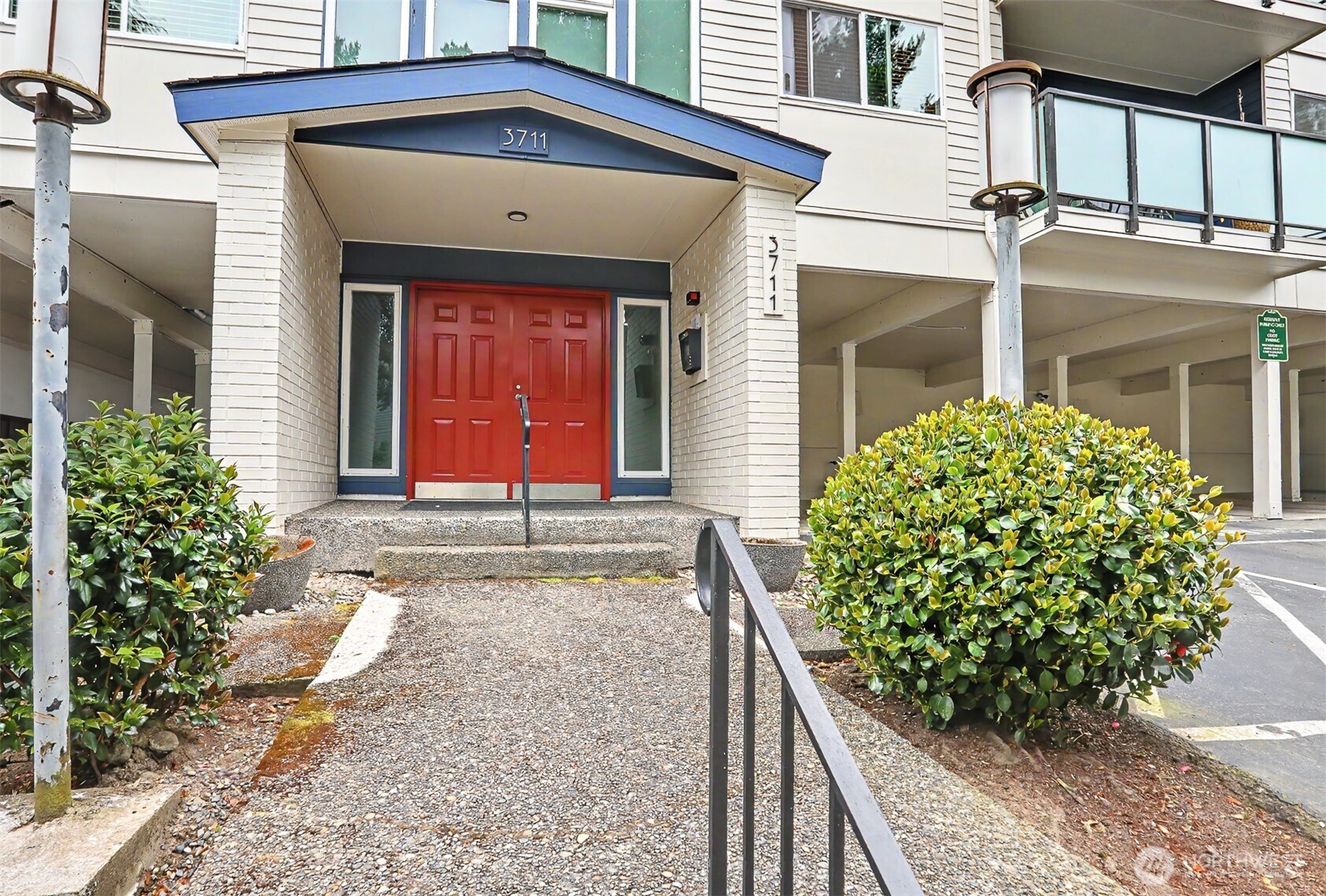 3711 26th Place W #306, Seattle, WA 98199, photo 2 of 29