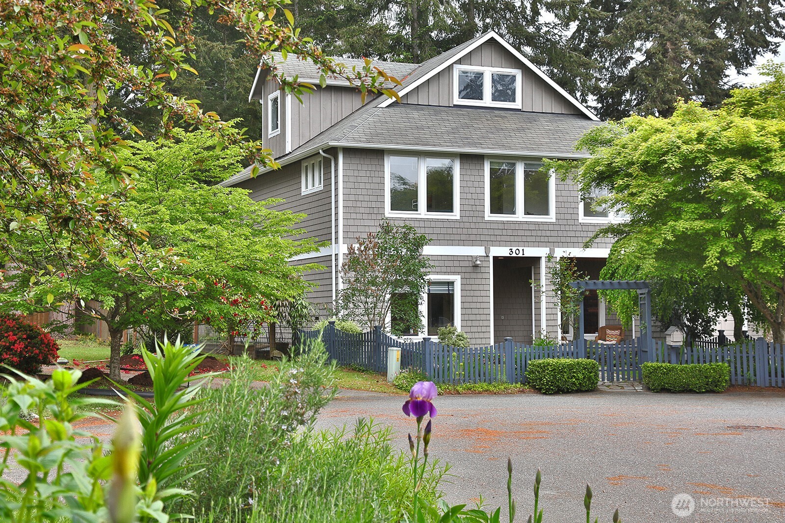 301 Noblecliff Place