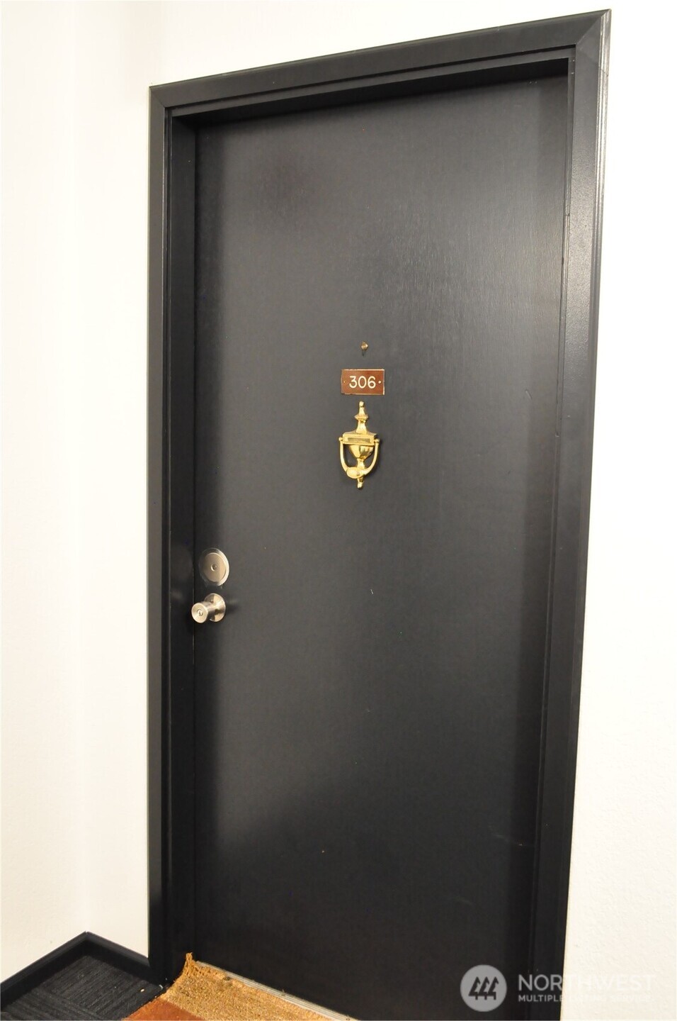 10110 Greenwood Avenue N #306, Seattle, WA 98133, photo 2 of 9