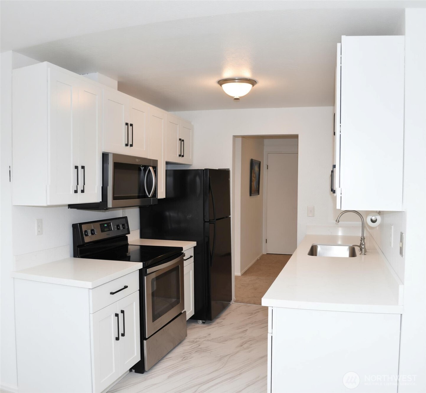 10110 Greenwood Avenue N #306, Seattle, WA 98133, photo 3 of 9