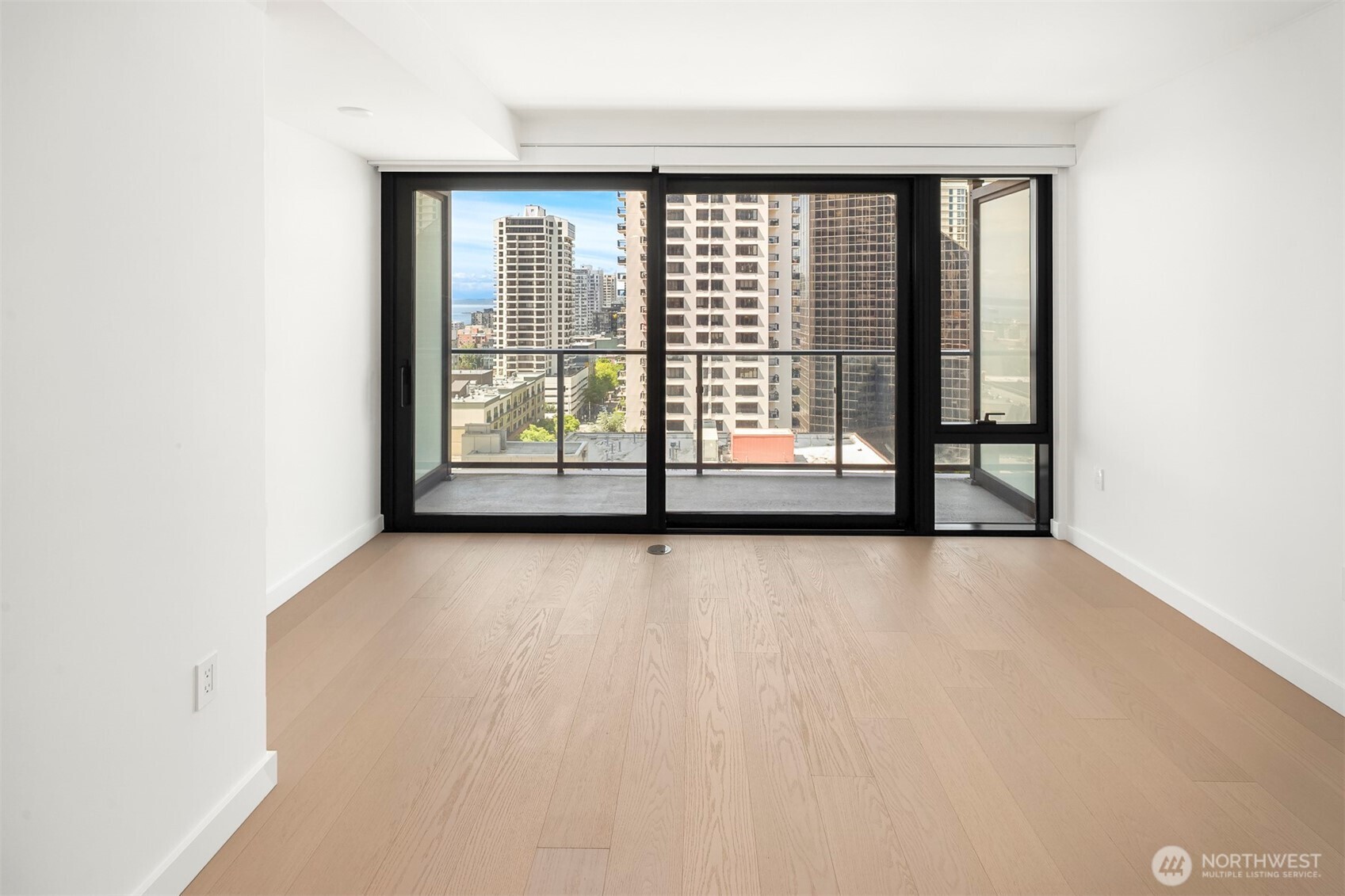 300 Virginia Street #1113, Seattle, WA 98121, photo 5 of 39