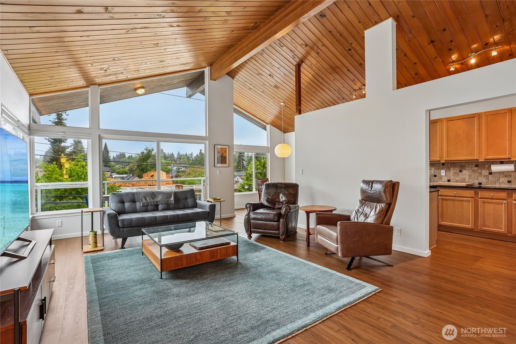 5249 40th Avenue NE #404, Seattle, WA 98105, photo 3 of 19